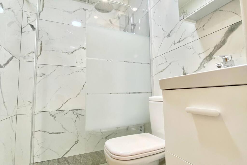 شقة Ev Zin - Modern, Cozy, 1 Bed, Pool, 2 Balconies, A105 بافوس المظهر الخارجي الصورة