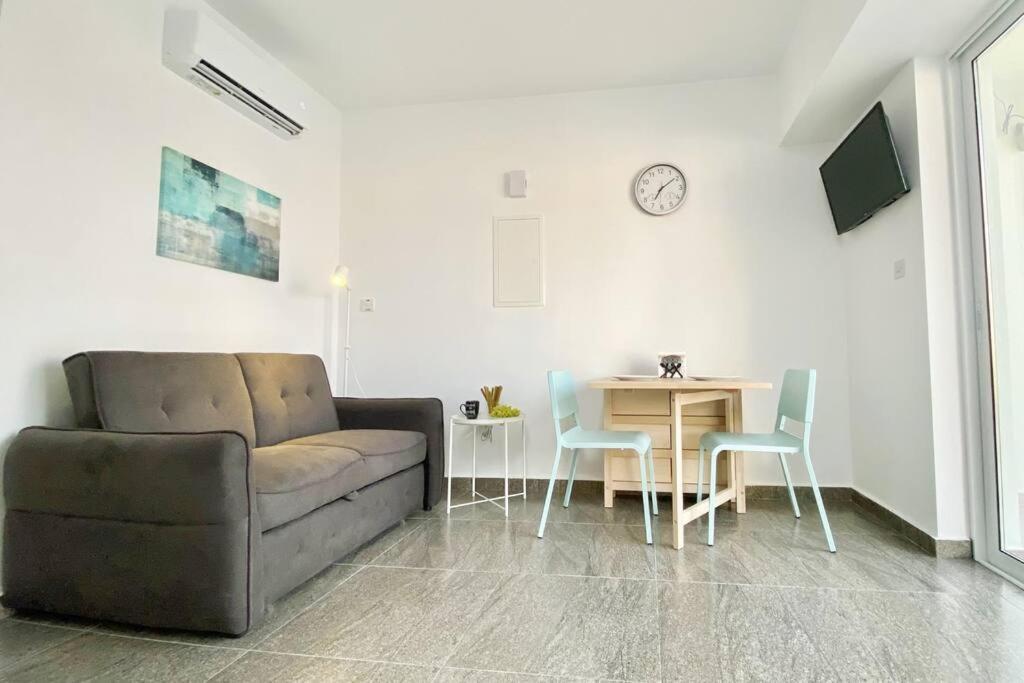 شقة Ev Zin - Modern, Cozy, 1 Bed, Pool, 2 Balconies, A105 بافوس المظهر الخارجي الصورة